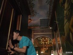 Leie, Amerikanisch, Grosser arsch, Grosse titten, Braunhaarige, Hundestellung, Handjob, Monster