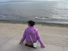 Store pupper, Barmfager, Blotting, Milf, Naturlige bryster, Offentlig, Alene, Pupper