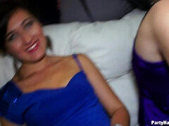 Enthousiasteling, Zwart, Blond, Aangekleed, Dansen, Kut duiken, Swinger, Tieten likken