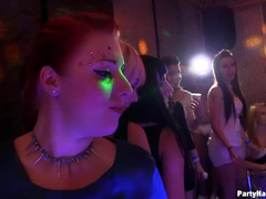 Stora tuttar, Brunett, Dansar, Grupp, Underkläder, Orgie, Strumpbyxor, Party