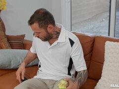 Amatoriale, Culo grosso, Pisello, Facciale, Tacchi, Tette naturali, Piercing, Giochi