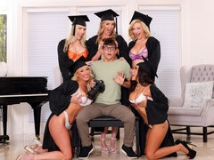 Velké kozy, Skupina, Milf žcbp, Orgie, Student