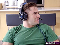 Grote mammen, Blond, Pijpbeurt, Sperma shot, Moeder die ik wil neuken, Orgasme, Gezichtspunt, Stiefmoeder