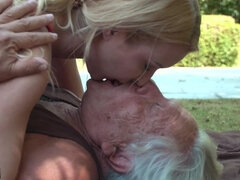 Blondine, Spermaladung, Kehlenfick, Lecken, Im freien, Dürr, Student, Jungendliche (18+)