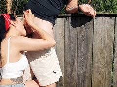 18 jaar, Enthousiasteling, Grote lul, Pijpbeurt, Sperma in mond, Buiten, Openbaar, Tiener