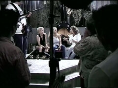 Grote mammen, Pijpbeurt, Diep in de keel, Lul, Lesbisch, Masturbatie, Rijpe lesbienne, Tatoeage