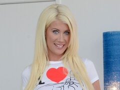 Enthousiasteling, Blond, Bruinharig, Handbeurt, Masturbatie, Moeder die ik wil neuken, Mager, Tiener