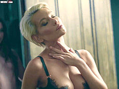 Anális szex, Gesztenyebarna, Magyar, Leszbikus, Maszti, Filigrán alkatú, Orosz, Begyek