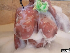 Velika rit, Busty, Evinja, Notranji izliv, Zunanji izliv, Latinka, Milf, Jahanje