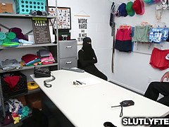 Shoplifter Delilah Day denies everything but still get fucked