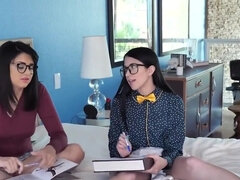 Sucer une bite, Brunette brune, Le plan cul à quatre, Hard, Hd, Actrice du porno, Tabou, Adolescente