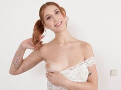 Cul, Blonde, Gode, Branlette thaïlandaise, Masturbation, Rasée, Nénés, Jouets