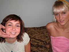 Bionda, Pompino, Da dietro, Donna donna uomo, Rasata, Ragazza, Terzetto, Tette