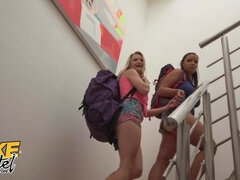 Blondine, Braunhaarige, Spermaladung, Hundestellung, Hardcore, Natürlichen titten, Pornostars, Realität