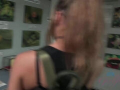 Amatör, Fötter, Flickvän, Handjobb, Olja, Utomhus, Offentlig, Mager