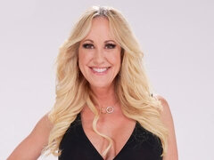 Velika rit, Velik kurac, Fafanje, Doggystyle, Medrasni seks, Spodnje perilo, Milf, Joške