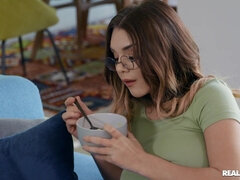 Большие сиськи, Брюнетки, Очки, Каблуки, Джинсы, Лизание, Пирсинг, Киски