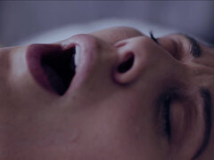 큰 가슴, 부츠, 유리들, 글로브, 부엌, 라텍스, 수음, 샤워