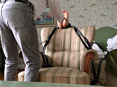 Hatvankilences, Kötözés – fegyelmezés, Láb, Masszázs