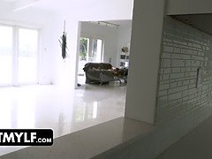 Kuřba, Brunetka, Striekanie semena, Na tvár, Milf  mčbp, Jačania
