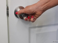 Baben, Stor stjärt, Stora tuttar, Avsugning, Mamma, Porrstjärnor, Fitta, Verklighet