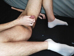 Tir de sperme, Pieds, Poilue, Masturbation, Orgasme, Chaussettes