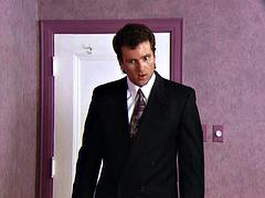 Grosse bite, Sucer une bite, Brunette brune, Tir de sperme, Double pénétration, Faciale, Lingerie, Nénés