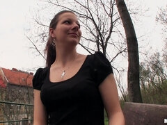 Tekintélyes didik, Cumizás, Gesztenyebarna, Cseh, Kőkemény, Természetes mellek, Nézőpont, Nuni