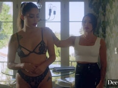 Aufs gesicht abspritzen, Lingerie, Zierlich, Arsch lecken, Flotter dreier