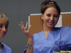 Niemowlę, Blondynka, Cycata, Hardcore, Naturalne cycki, Pielęgniarka, Rzeczywistość, Cycki