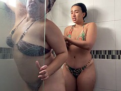 Gorda, Bisexual, Sexo duro, Besar, Latina, Lesbiana, Público, Tetas