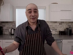 Grosser arsch, Grosse titten, Hundestellung, Aufs gesicht abspritzen, Familie, Natürlichen titten, Rasiert, Stiefmutter