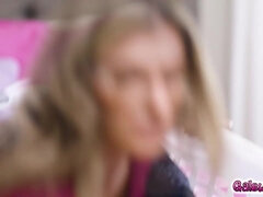 Grote mammen, Blond, Gezin, Brillen, Harig, Kut duiken, Roodharige vrouw, Stiefmoeder
