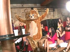 Pariskunta, Alasti, Juhlat