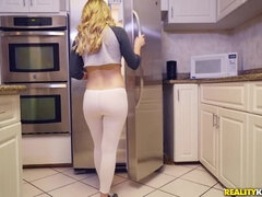 Amatør, Amerikaner, Blond, Sperm skott, Fingring, Kjøkken, Slikking, Dasking