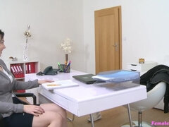 Amatööri, Isot tissit, Nainen, Sormetus, Lesbo, Selkäsauna, Toimisto, Pillu