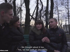 Stora tuttar, Avsugning, Brunett, Sperma shot, Fingering, Orgie, Fru