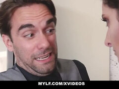 큰 음경, 큰 가슴, 흑갈색 머리, 사정 샷, 도기스타일, 하드코어, 밀프, 스타킹