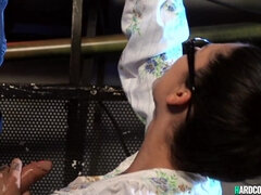 Gros seins, Sucer une bite, Gorge profonde, Lunettes, Hard, Actrice du porno, Rugueux, Gicler