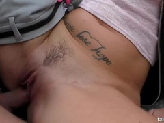 Pik sutte, Brunette, Sædskud, Hundestilling, Kysse, Naturlige bryster, Nøgen, Bryster