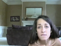 18, Stor stjärt, Stor kuk, Stora tuttar, Avsugning, Brunett, Sperma shot, Mellanrasig