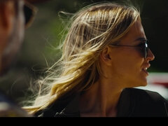 Traseiro, Bundão, Peitos grandes, Boquete, Botas, Masturbação, Ao ar livre cartaz de rua outdoor, Cabelo curto