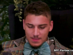 Popó, Gesztenyebarna, Pénisz, Kutya póz, Kőkemény, Fehérnemű, Buli, Tini