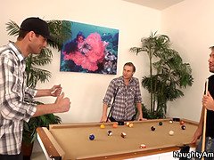 Πρωκτικό, Μεγάλα βυζιά, Ξανθιά, Πίπα, Πούτσος, Σε στάση σκύλου στα τέσσερα, Σκληρό, Τρίο