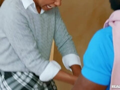 浮気者, 中出し, 黒人, 小柄, ピグテール, 赤毛, 剃毛, ガリガリ