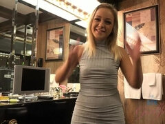 Amatorka, Sukienka, Palcówka, Obcasy, Punkt widzenia, Cipka, Palenie, Podglądacz