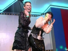 Klubi, Sekarotuinen, Nahka, Lesbo, Luonnolliset tissit, Sukkahousu, Parinvaihto, Tissit