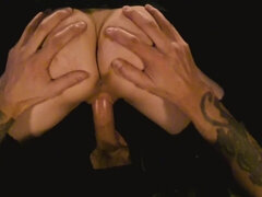 Tattooed police officer fucks slutty blonde chick in the car