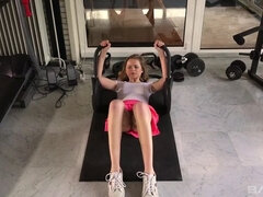 18, Brunett, Sperma shot, Ansiktsbehandling, Tatuering, Tonåring