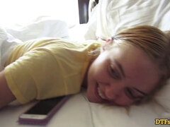 Stor pik, Creme tærte, Langt ned i halsen, Pik, Hotel, Naturlige bryster, Lille kvinde, Teenager